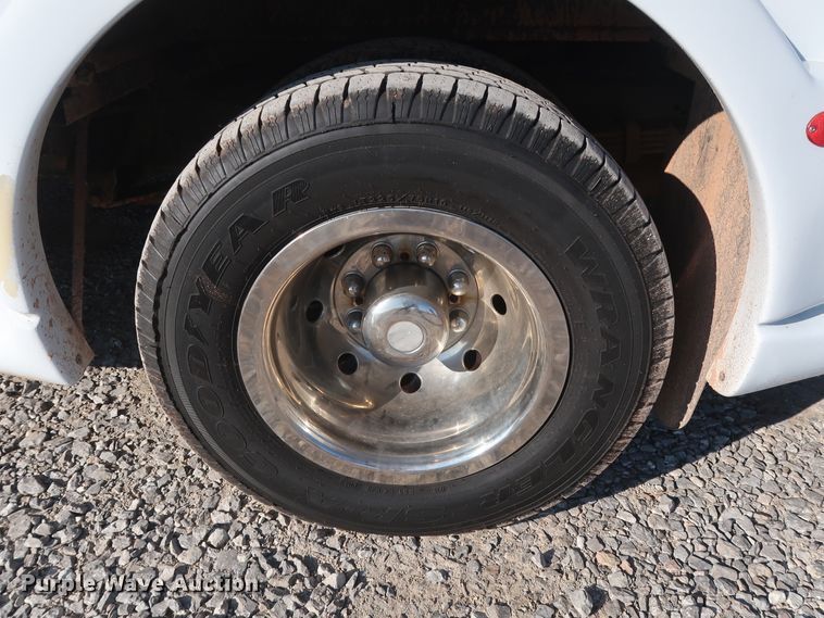 image for item GD9994 2007 Ford E350 Super Duty shuttle bus