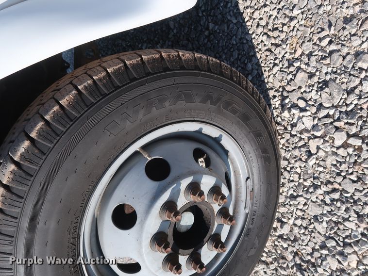 image for item GD9994 2007 Ford E350 Super Duty shuttle bus