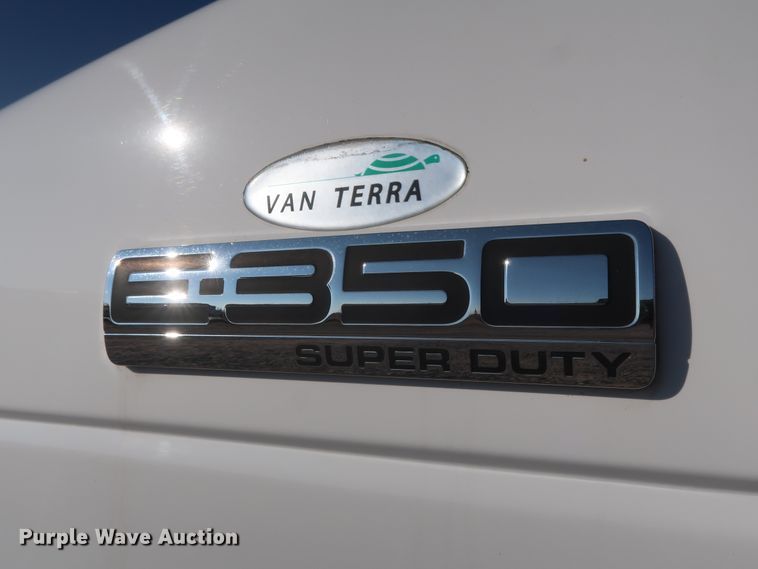 image for item GD9994 2007 Ford E350 Super Duty shuttle bus