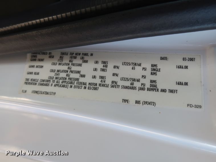 image for item GD9994 2007 Ford E350 Super Duty shuttle bus