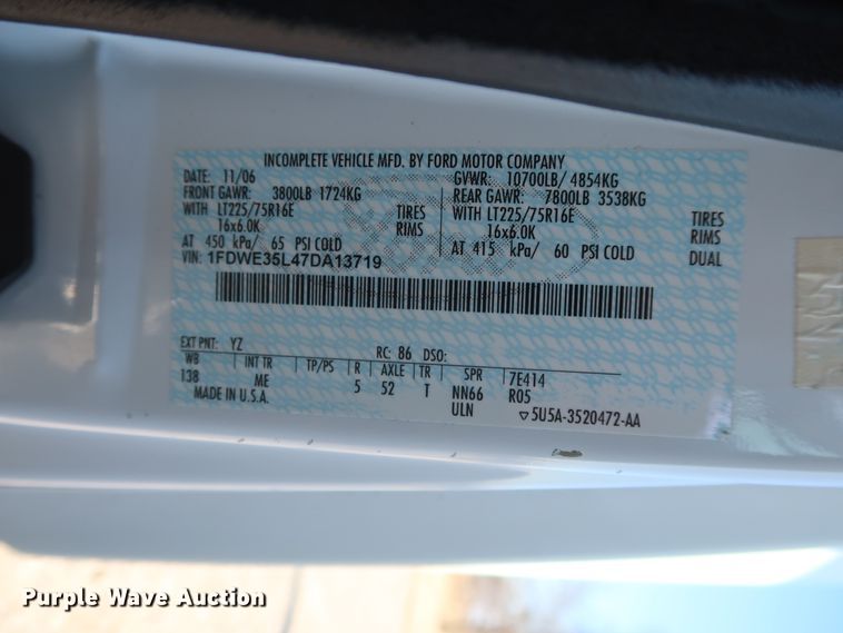 image for item GD9994 2007 Ford E350 Super Duty shuttle bus