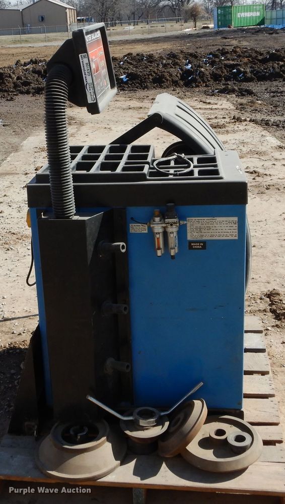 image for item GE9108 Triumph NTB-1200 tire balancer