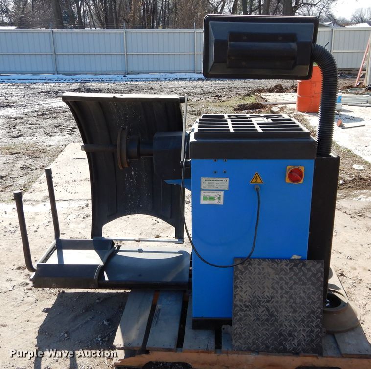 image for item GE9108 Triumph NTB-1200 tire balancer