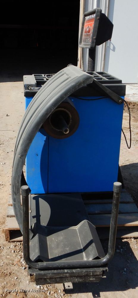 image for item GE9108 Triumph NTB-1200 tire balancer