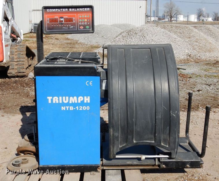 image for item GE9108 Triumph NTB-1200 tire balancer