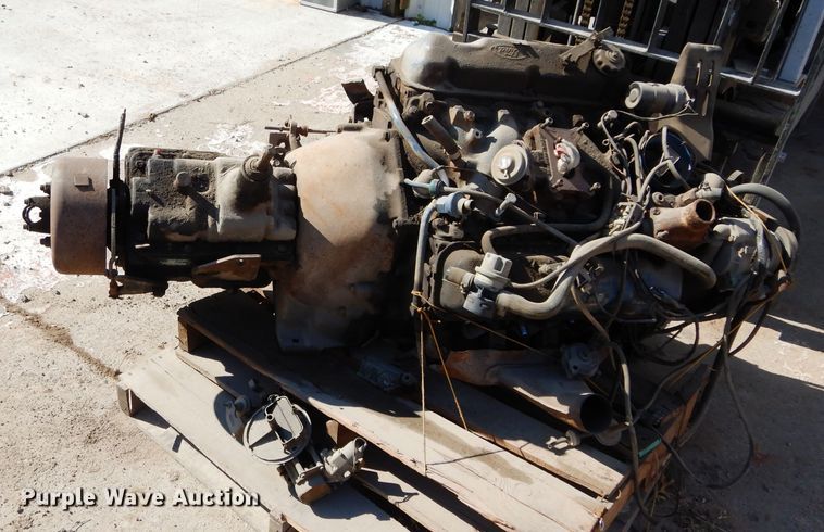 image for item GE9109 Ford eight cylinder gas engine