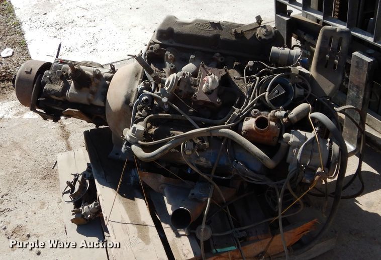 image for item GE9109 Ford eight cylinder gas engine