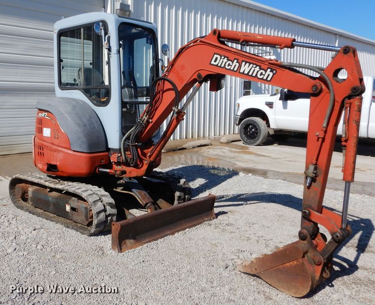 image for item GE9110 2003 Ditch Witch MX27 mini excavator