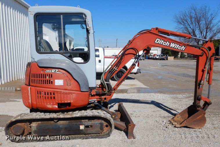 image for item GE9110 2003 Ditch Witch MX27 mini excavator