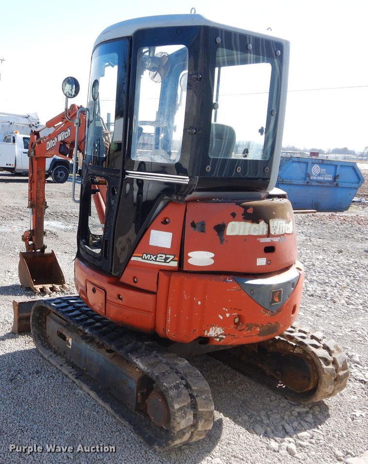 image for item GE9110 2003 Ditch Witch MX27 mini excavator