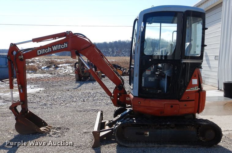 image for item GE9110 2003 Ditch Witch MX27 mini excavator