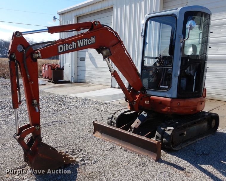 image for item GE9110 2003 Ditch Witch MX27 mini excavator