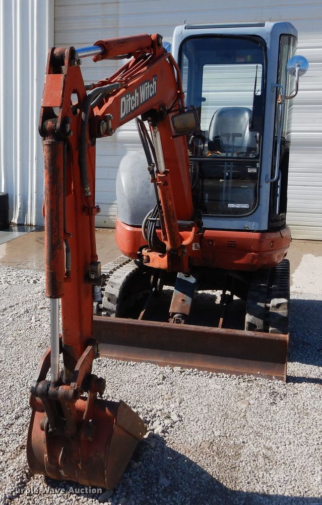 image for item GE9110 2003 Ditch Witch MX27 mini excavator