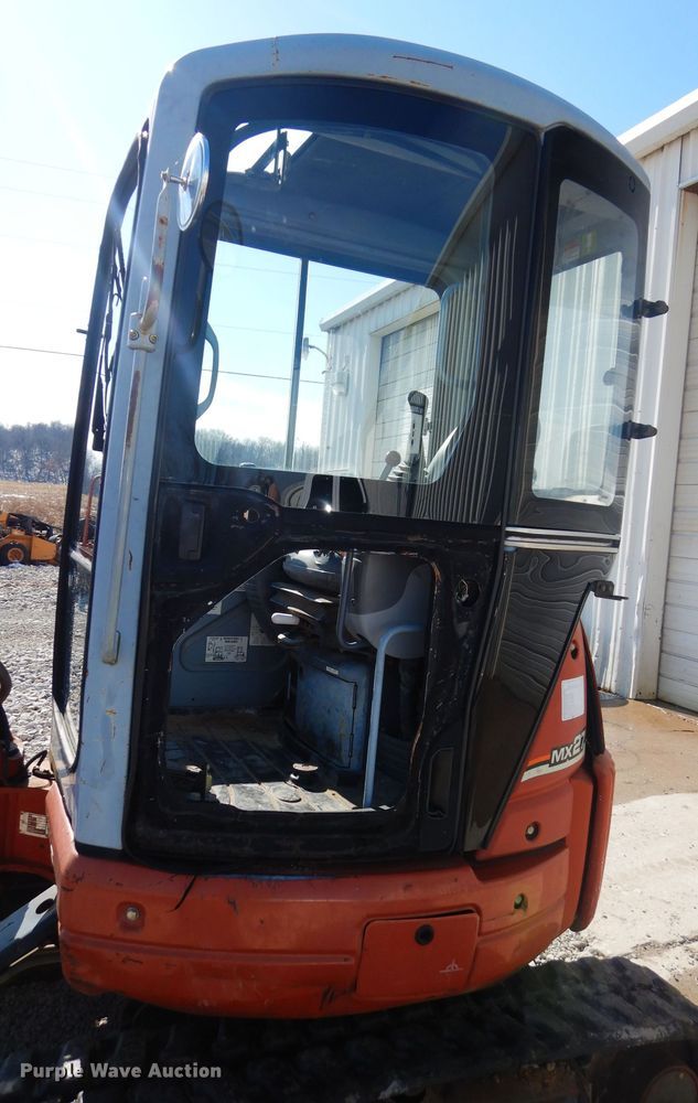 image for item GE9110 2003 Ditch Witch MX27 mini excavator