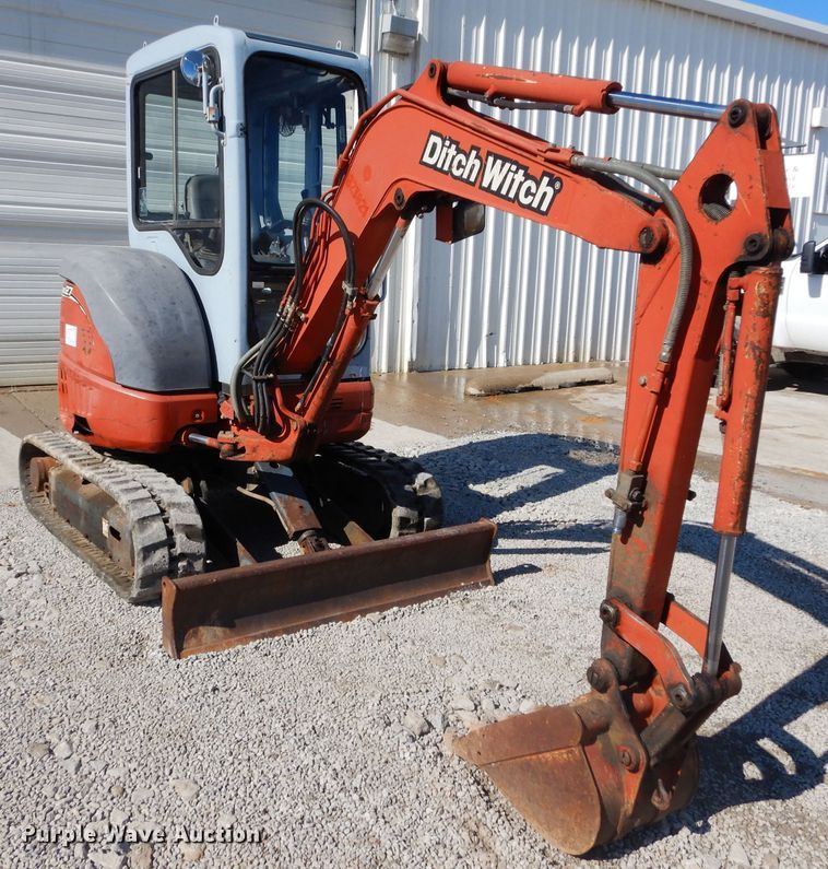 image for item GE9110 2003 Ditch Witch MX27 mini excavator