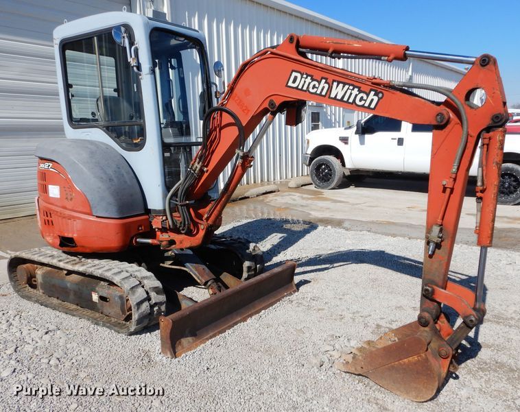 image for item GE9110 2003 Ditch Witch MX27 mini excavator