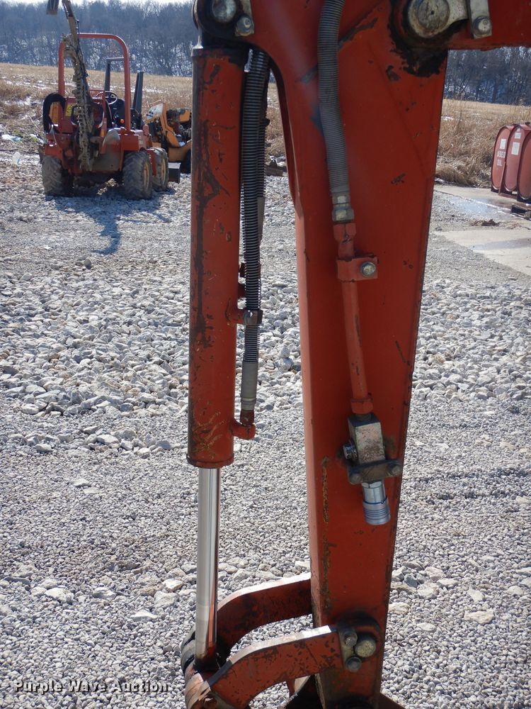 image for item GE9110 2003 Ditch Witch MX27 mini excavator