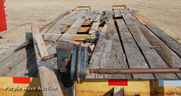 image for item GE9159 1976 equipment trailer
