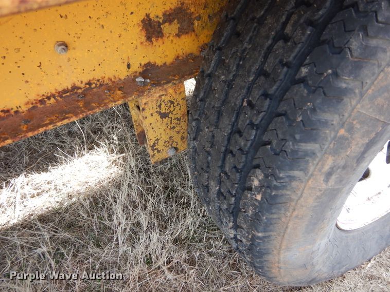 image for item GE9159 1976 equipment trailer