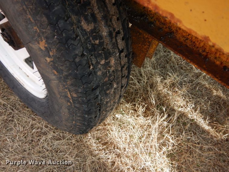 image for item GE9159 1976 equipment trailer