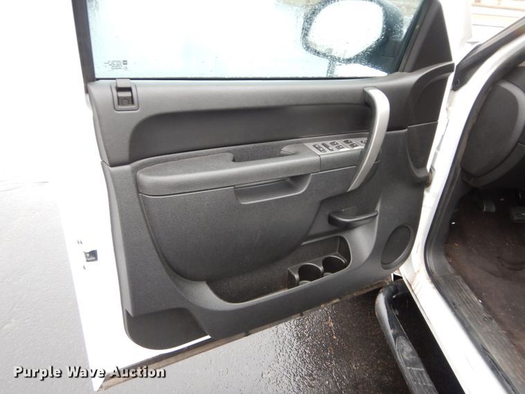 image for item GE9188 2012 Chevrolet Silverado 1500 Ext. Cab pickup truck