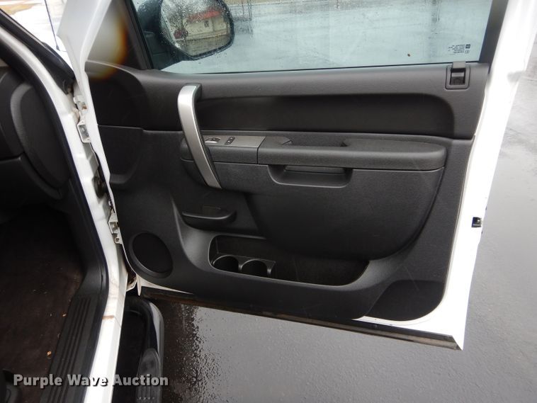 image for item GE9188 2012 Chevrolet Silverado 1500 Ext. Cab pickup truck