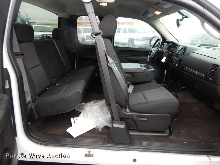 image for item GE9188 2012 Chevrolet Silverado 1500 Ext. Cab pickup truck