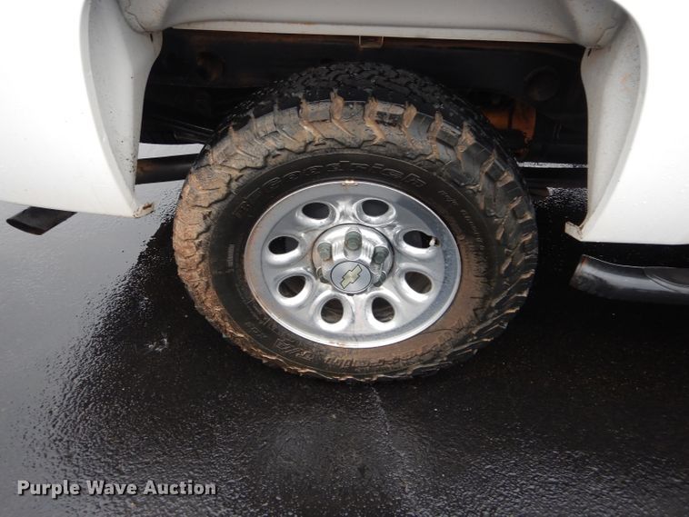 image for item GE9188 2012 Chevrolet Silverado 1500 Ext. Cab pickup truck