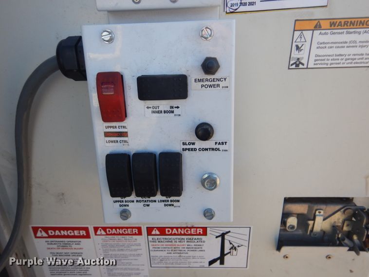 image for item GF9049 2012 Ford F550 Super Duty bucket truck