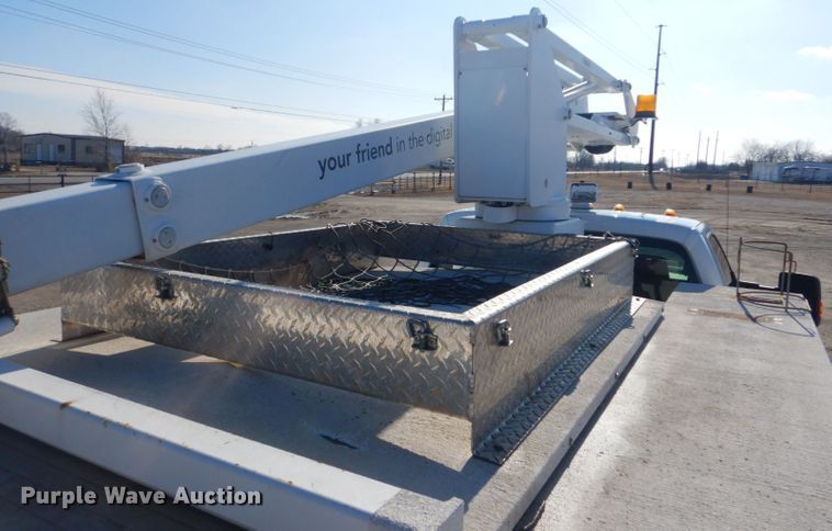 image for item GF9049 2012 Ford F550 Super Duty bucket truck