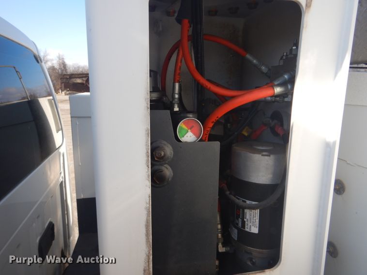 image for item GF9049 2012 Ford F550 Super Duty bucket truck