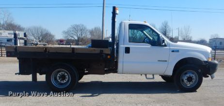 image for item GF9092 2002 Ford F550 flatbed truck
