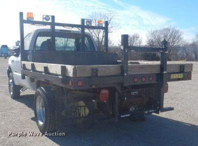 image for item GF9092 2002 Ford F550 flatbed truck