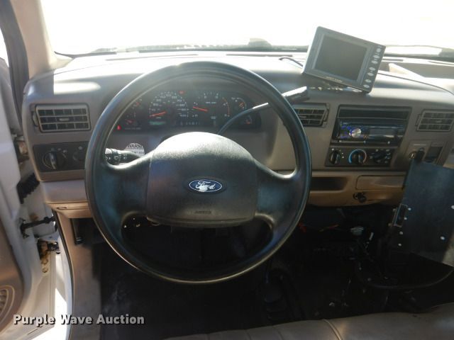 image for item GF9092 2002 Ford F550 flatbed truck