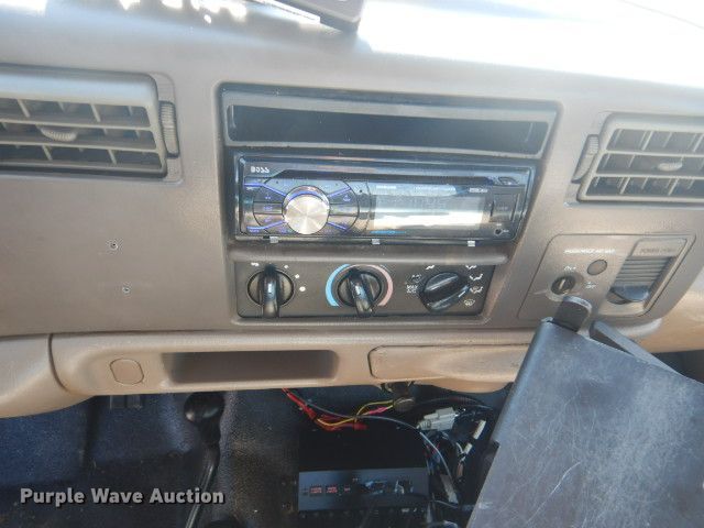 image for item GF9092 2002 Ford F550 flatbed truck