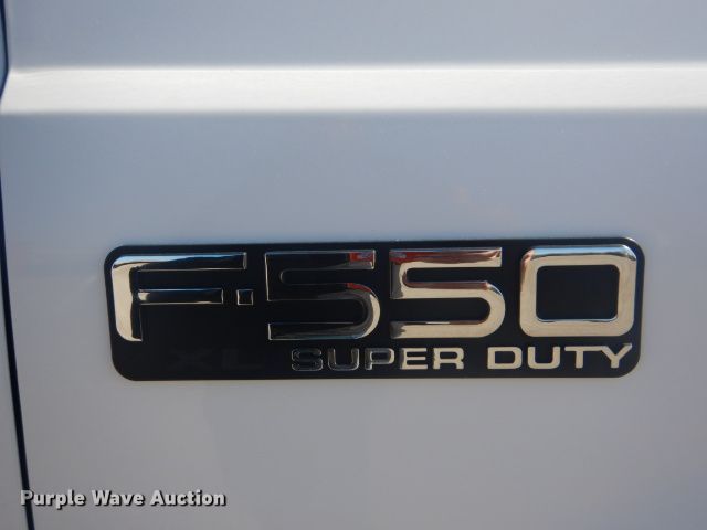 image for item GF9092 2002 Ford F550 flatbed truck