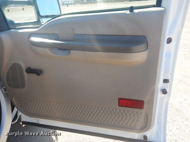 image for item GF9092 2002 Ford F550 flatbed truck