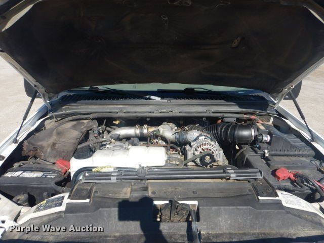 image for item GF9092 2002 Ford F550 flatbed truck