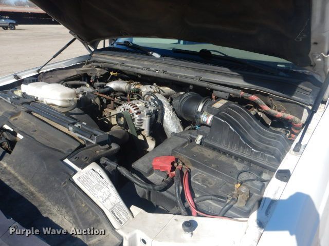 image for item GF9092 2002 Ford F550 flatbed truck