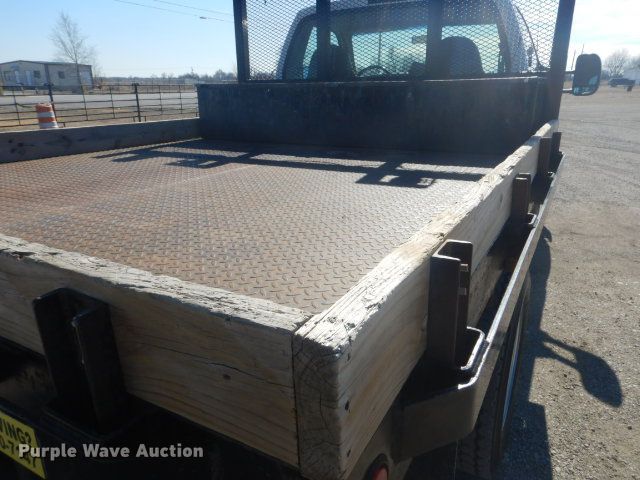 image for item GF9092 2002 Ford F550 flatbed truck