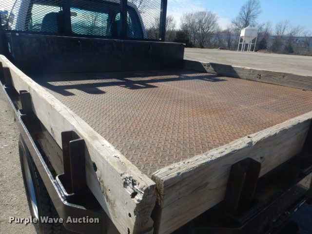 image for item GF9092 2002 Ford F550 flatbed truck