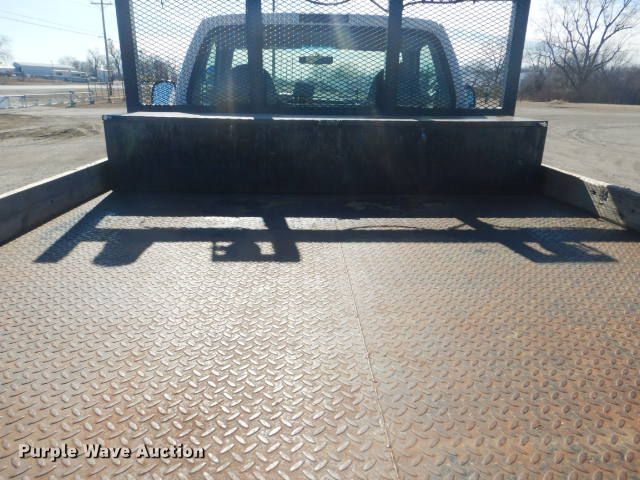 image for item GF9092 2002 Ford F550 flatbed truck