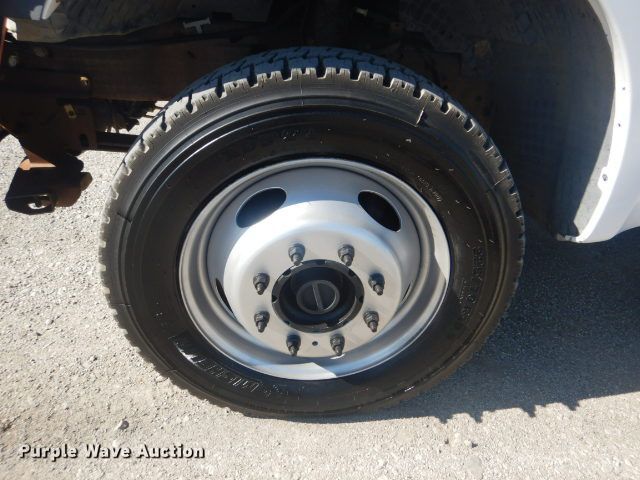 image for item GF9092 2002 Ford F550 flatbed truck