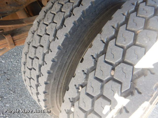 image for item GF9092 2002 Ford F550 flatbed truck