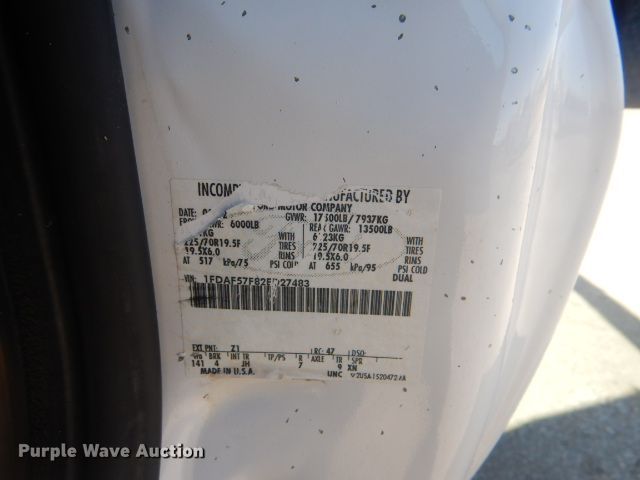 image for item GF9092 2002 Ford F550 flatbed truck