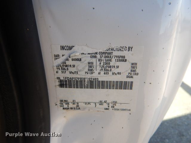 image for item GF9092 2002 Ford F550 flatbed truck