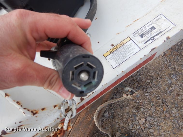 image for item GG9661 2009 WW enclosed cargo trailer