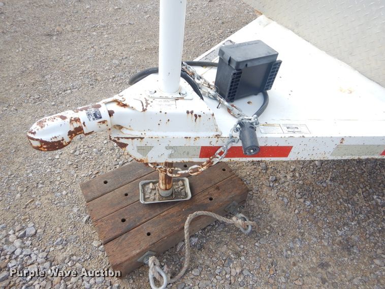 image for item GG9661 2009 WW enclosed cargo trailer