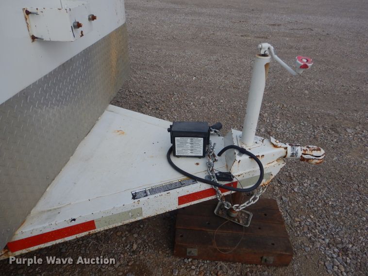 image for item GG9661 2009 WW enclosed cargo trailer