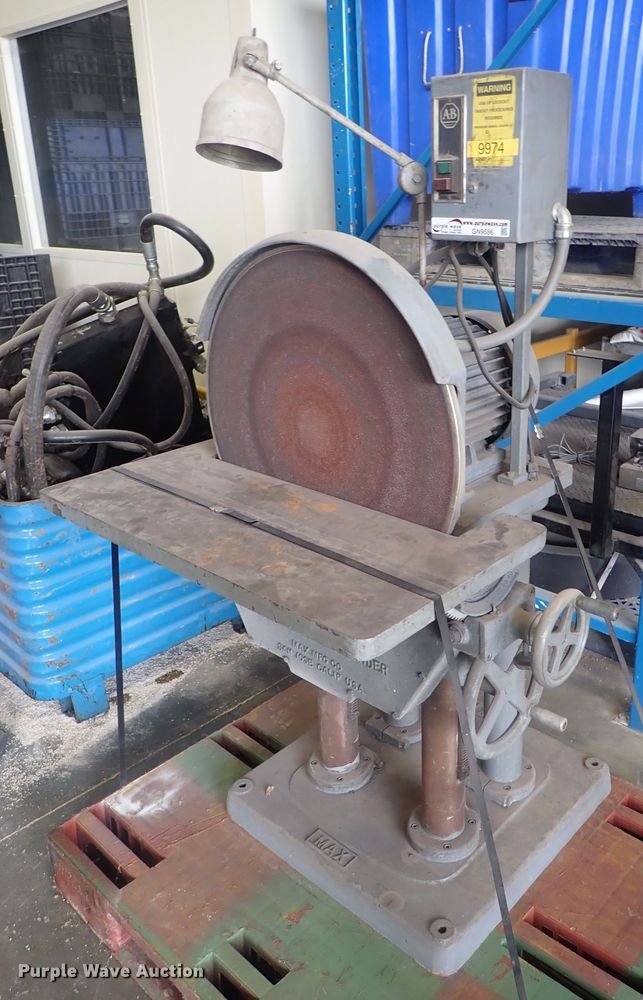 Max Mfg disc sander in Hesston, KS | Item GN9586 sold | Purple Wave
